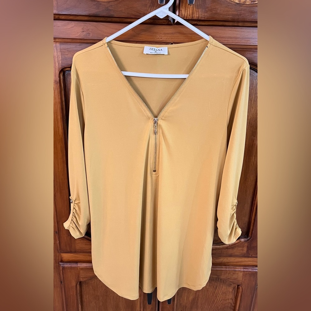 Zenana Women's 3/4 Sleeve Zip-Front Tunic Blouse! Size Medium.